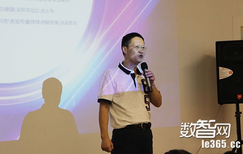 玩物说发布会成功举办活动开始,前华为副总裁张俊先生首先分享了智能